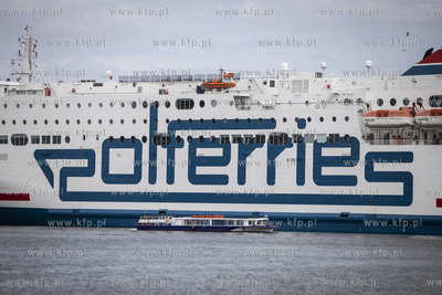 Prom Nova Star w terminalu promowym na Westerplatte.
13.07.2019
fot....