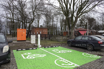 Miejsce dla samochodów elektrycznych na Westerplatte...