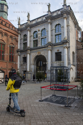 Tymczasowy, na czas remontu,  płot zniknął i odsłonił...