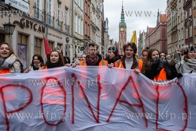 Gdańsk. Protestacyjny Marsz Ponad Podziałami zorganizowany...