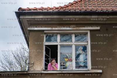 Gdańsk, W zwiazku z zagrożeniem epidemicznym ludzie...