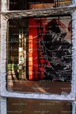 Gdańsk. Street art w Stoczni Cesarskiej. Nz. Spawacz...