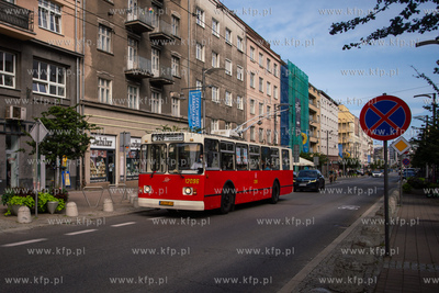 Gdynia, ul. Świętojańska. Nz  Zabytkowy trolejbus...
