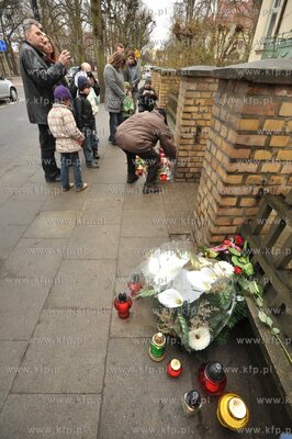 Zaloba narodowa po katastrofie prezydenckiego samolotu...