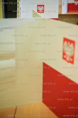 Gdansk. Obwodowa Komisja Wyborcza. Mieszkancy Gdanska...