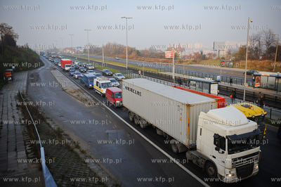 Gdansk. Poranne korki na Armi Krajowej.
07.11.2011
fot....
