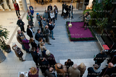 Gdansk. Centrum Handlowe Manhattan. Premiera i promocja...