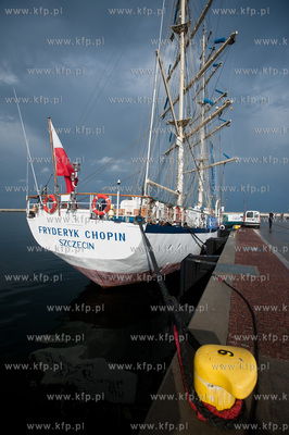 Gdynia. Nabrzeze Pomorskie. Zaglowiec Fryderyk Chopin...