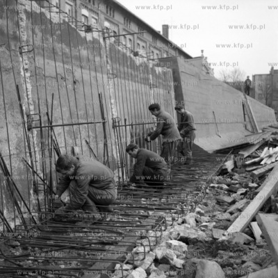 Budowa murów oporowych.
11.1969
0002322z_listopad1969
Fot....