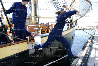 Wizyta zaglowca George Stage - najmniejszego pelnorejowca...