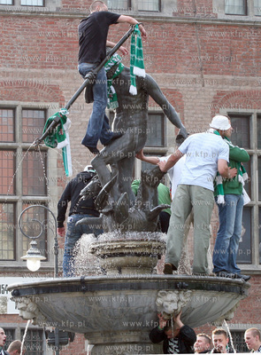 Gdansk - Dlugi Targ. Nz rozentuzjowani kibice ciesza...