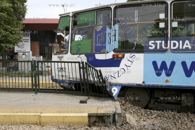Gdansk.Tramwaj linii 12 wypadl z szyn kolo Opery Baltyckiej.

13.07.2008

Sebastian...