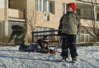 Gdansk-Suchanino. Zimowe szalenstwo na sankach.
Nz....