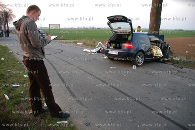 Wypadek na drodze miedzy Koscieliczkami a Tralewem...