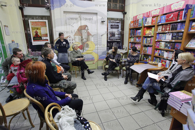 Spotkanie w Gdanskiej ksiegarni Swiat Ksiazki, promujace...