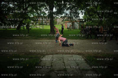 Dzielnica - stolica - Streetwaves. Akcja miejska wyprowadzajaca...