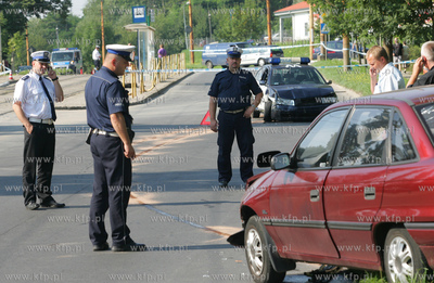 Policyjny radiowoz uderzyl rano w Szczecinie w przystanek...