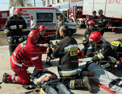 Cwiczenia wypadku masowego z duza iloscia osob poszkodowanych...