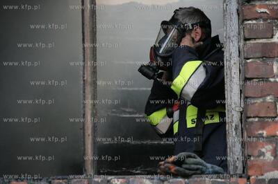 Pozar budynku przy ul. Starowiejskiej 11 w Gdansku-Letnicy....