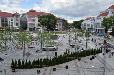 Plac Przyjaciol Sopotu. Ostatnie dni remontu placu,...