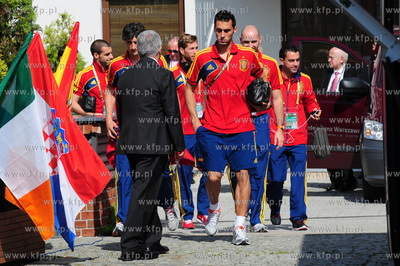 Hiszpanscy pilkarze wyjezdzaja z Hotelu Gdansk na mecz...