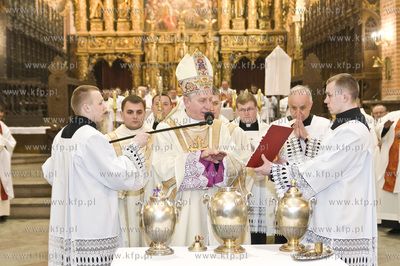 Msza Krzyzma w katedrze pelplinskiej sprawowana przez...