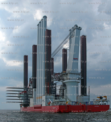 Do gdynskiego portu przyplynal widowiskowy statek -...