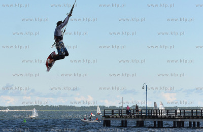 Wakacje w Pucku. Kitesurfing 20.07.2013 fot. Andrzej...