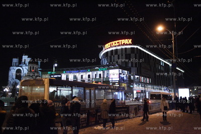 Rosja Kaliningrad noca - okolice Placu Zwyciestwa -...