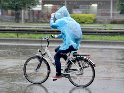 Oberwanie chmury nad Gdynia. Ogromna ulewa przeszla...