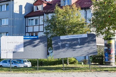 Gdynia Dąbrowa. Tablice przeznaczone na plakaty wyborcze...