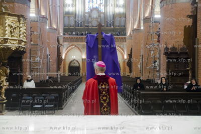 Z powodu pandemii koronawirusa wierni nie mogą uczestniczyć...