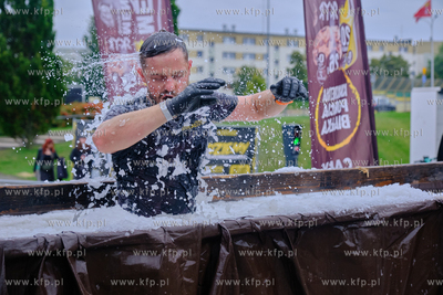 Uczestnicy Runmageddon ERGO ARENA Gdańsk/Sopot podczas...