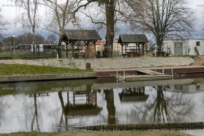 Przystań kajakowa na rzece Raduni na pomorskim szlaku...