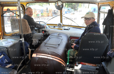 Prezentacja zabytkowego autobusu marki Jelcz popularnego...