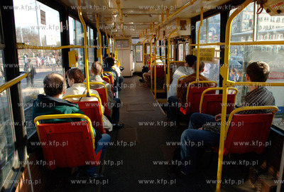 Tramwaj linii 10 jadacy ul. Nowe Ogrody i Kartuska...