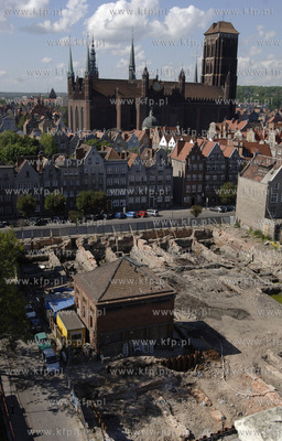 Gdansk.Widok z wiezy kosciola sw. Jana na budowe Kwartalu...