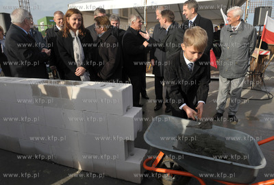 Banino, ul. Tuchomska. Uroczystosc wmurowania kamienia...
