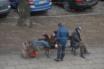 Jeden dzien z zycia na laweczce na ul. Podwale Staromiejskie...