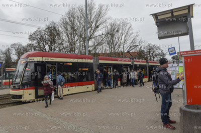 Przystanek tramwajowy na Hucisku w Gdańsku. 20.03.2019...