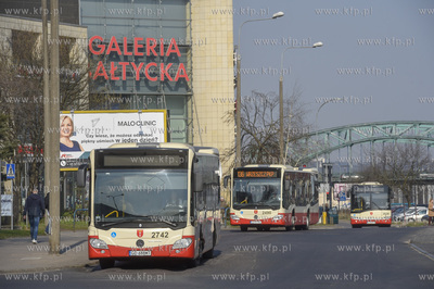 Gdańsk Wrzeszcz, ul. Dmowskiego. Autobusy zaparkowane...