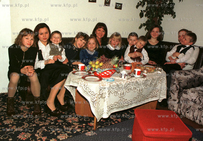 Wszystkie dzieci rodzinnego domu dziecka Henryki i...