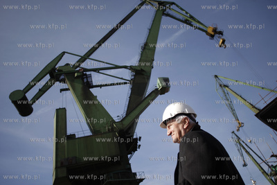 Stocznia Gdansk. Polozenie stepki pod statkiem NB87....