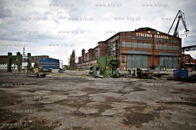 Stocznia Gdanska. Demontaz jednego z historycznych...