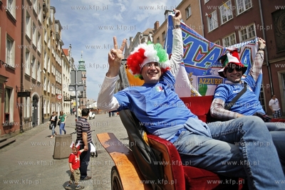 Hiszpanscy kibice opanowali ul. Dluga i Dlugi Targ...