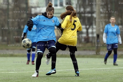Gdansk Zaspa. Pilkarski turniej dzikich druzyn Do przerwy...