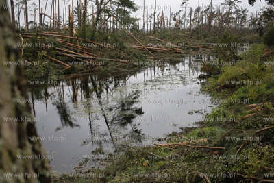 Skutki nawałnicy, która z piątku na sobotę przeszła...