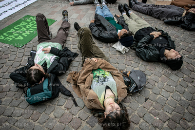 Gdańsk. Protest Młodzieżowego Strajku Klimatycznego:...