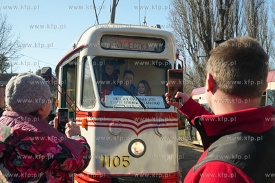 Pętla tramwajowa Oliwa. Festyn 50 lat tramwajów 105N...