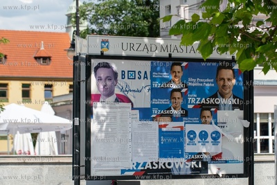 Sopot. Plakaty wyborcze Szymona Hołowni i Rafała...
